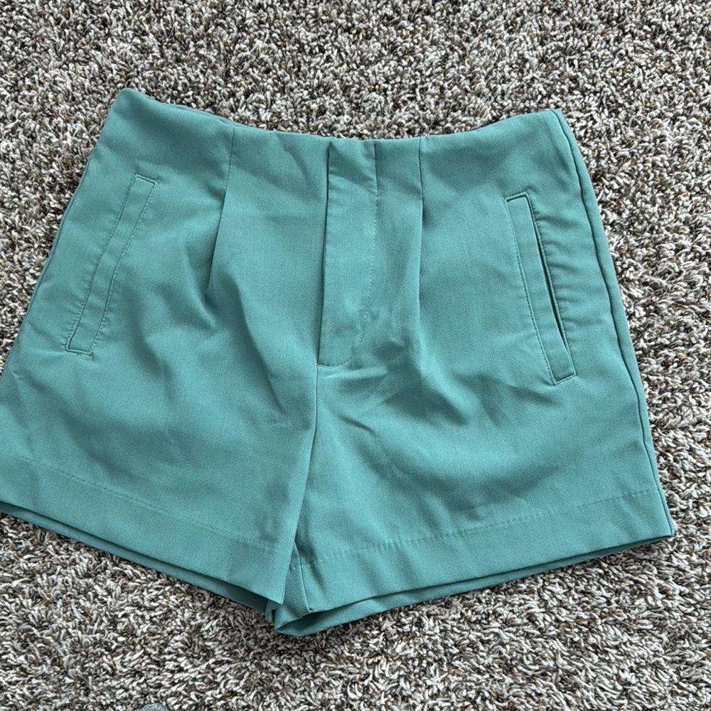 A new day trouser short